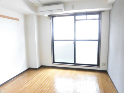 【居間・リビング】 | KUBOTAハイツ | 明るいお部屋です