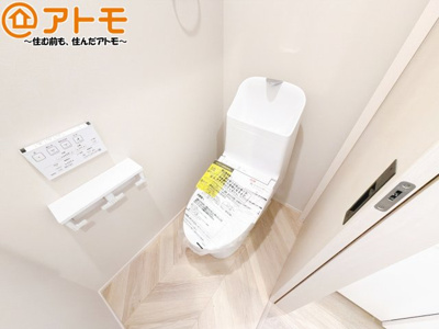 【トイレ】 | 駿河区有東1丁目10期　新築戸建　全1棟 | 年代を問わず使いやすい洗浄機能付きのトイレ♪肌への負担をも減らせるのでお子様の敏感なお肌も安心！