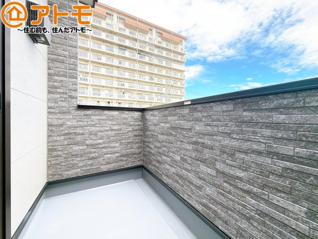 【バルコニー】 | 駿河区有東1丁目10期　新築戸建　全1棟 | 陽当りの良いバルコニーはお洗濯物はもちろんお布団もふかふかになります♪