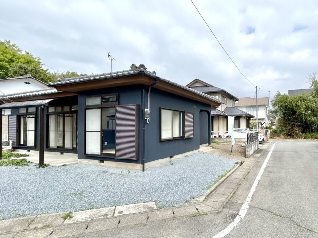 【中古戸建】高崎市八幡町の外観|■外観｜土日のご見学はもちろん、平日・夜間のご案内も大歓迎です♪「今から見たい」や「仕事終わりに見たい」にもご対応できますのでお気軽にお問い合わせください♪