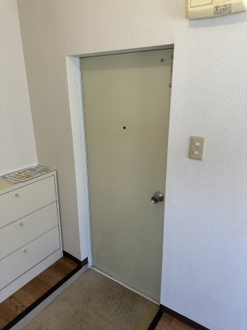 リード東栄Ⅱの玄関