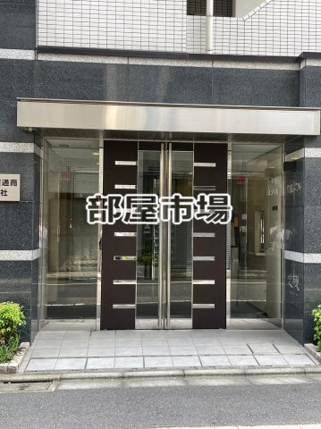 東林ビル（台東）のエントランス