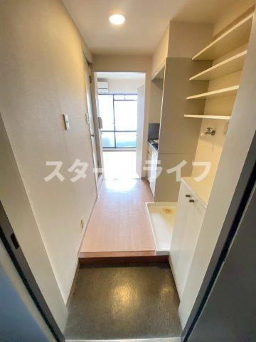 大阪市淀川区東三国２丁目の賃貸マンションの玄関