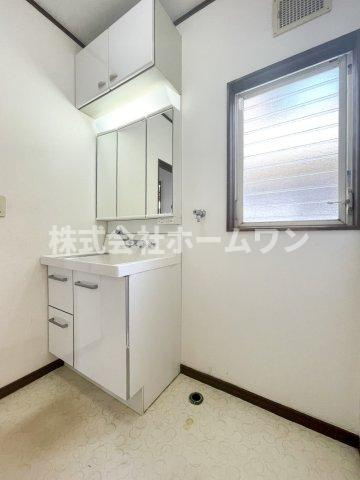 西多摩郡瑞穂町高根　中古戸建の独立洗面台