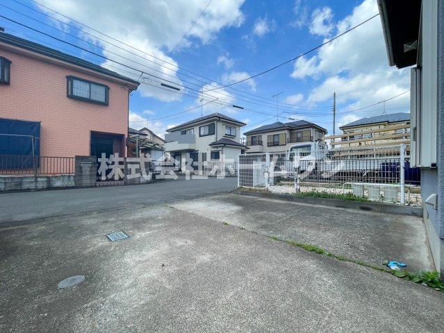 西多摩郡瑞穂町高根　中古戸建の駐車場