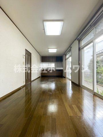 西多摩郡瑞穂町高根　中古戸建の居間・リビング