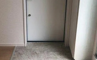 椎名町レジデンスの玄関