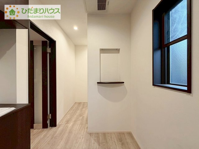 【玄関】 | 結城市みどり町2丁目　中古戸建 | カードキー対応で防犯性・利便性も〇