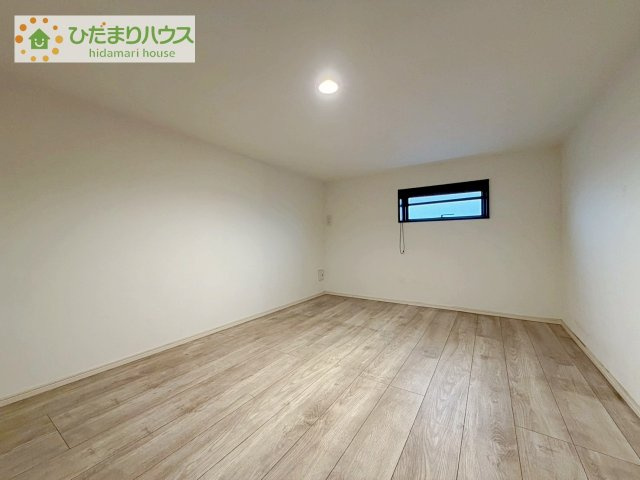 【その他】 | 結城市みどり町2丁目　中古戸建 | 階段を上がればそのまま小屋裏収納。広い空間でちょっとした居室にも出来るようになっています。「しまう場所に困らない家」を実現できる住宅です。