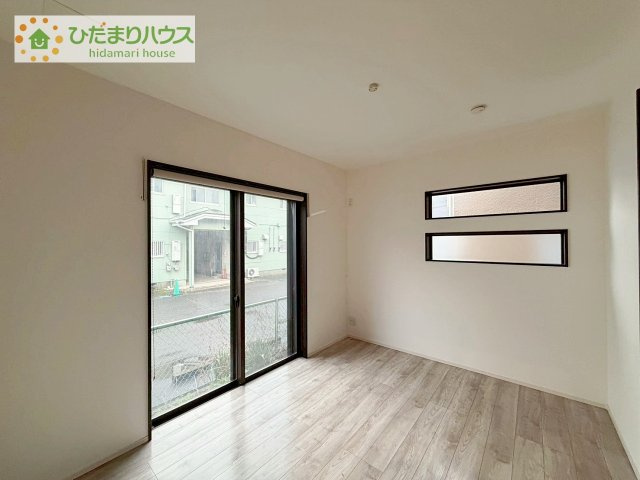 【洋室】 | 結城市みどり町2丁目　中古戸建 | 1階に居室があるため、将来的な1階完結型の生活も可能。
親世帯の寝室や来客用としても使いやすい配置です。