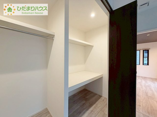 【収納】 | 結城市みどり町2丁目　中古戸建 | 枕棚とハンガーパイプの両方が使いやすい大型の収納付き。