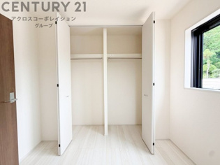 衣類やアクセサリー、小物類の収納が便利で整理整頓がしやすく、部屋の美観を保ちつつ、スペースを最大限に活用できます。衣服のしわやダメージを防ぎ、長持ちさせることができます。