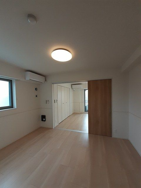 ジーヴイ　アリイ　アサクサ