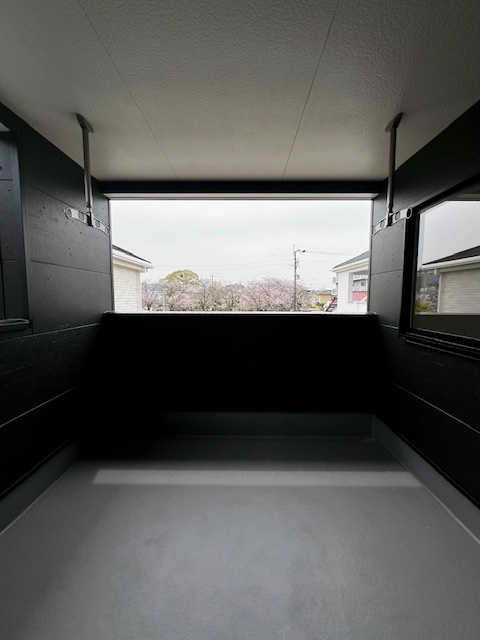 久留米市東合川新町第2-3号棟のその他|布団を干すのに十分な広さ