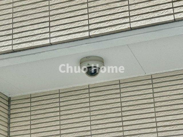 アトラス日暮里マスターコートの防犯設備|【防犯カメラ】何かあった時の大事な証拠になることももちろんなりますが、防犯というくらいですので大事なのは防犯カメラがあることによって抑止力につながることですよね。