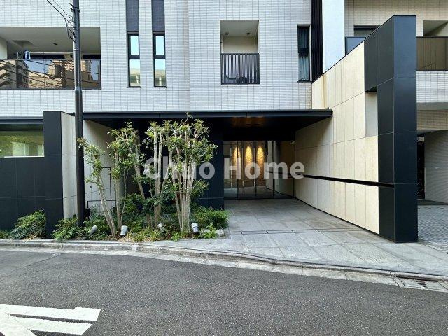 アトラス日暮里マスターコートのエントランス|【エントランス】マンションのエントランスは、その物件の印象を決める、顔とも言える場所です。毎日通る場所ですからきれいなのが一番です。