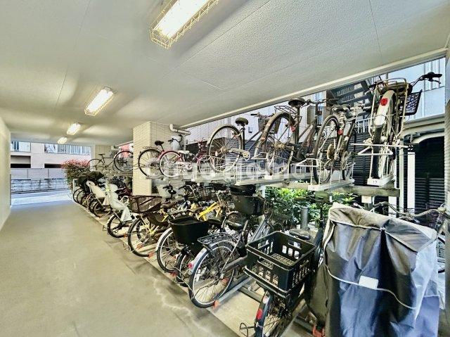 アトラス日暮里マスターコートの駐輪場|【自転車置き場】最新の空き状況や費用などの詳細は担当スタッフまでお問い合わせください。