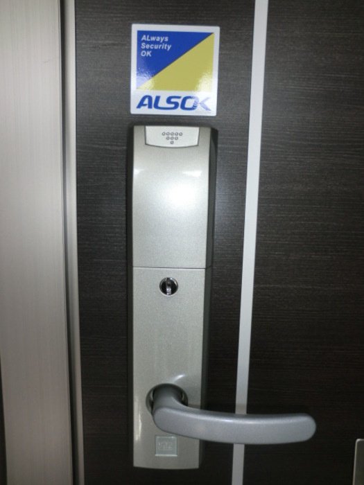プレミスト　A棟の玄関