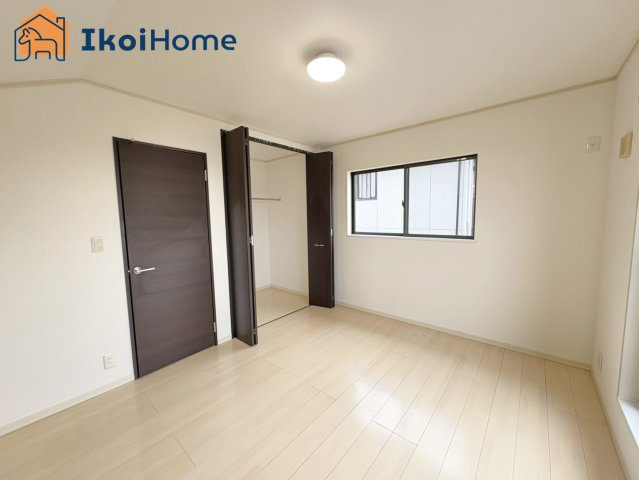 明石市松が丘1丁目　中古戸建の寝室|【ホームページに現地動画掲載中】●年中無休：当日予約可●収納スペースも広く収納豊富で便利です！