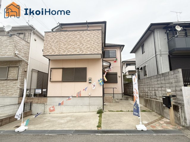 明石市松が丘1丁目　中古戸建の駐車場|【ホームページに現地動画掲載中】●年中無休：当日予約可●駐車場はL字に2台可能です！