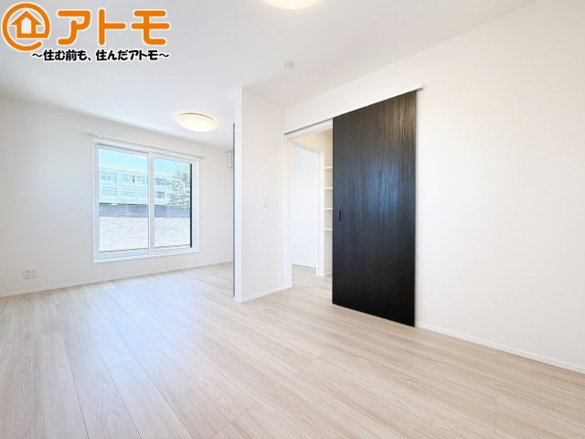 【子供部屋】 | 駿河区有明町4期　新築戸建　2号地 | 壁と床がシンプルな色合いだからこそ自分だけの空間を作れます♪お部屋作りのイメージは順調でしょうか♪