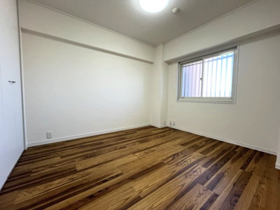 【洋室】 | ジャルダン内田橋 | コンパクトなお部屋ですが窓や収納があるので快適に過ごせます。