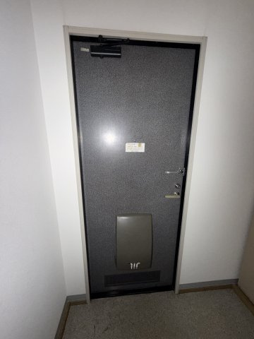 ハイツ平和台の玄関