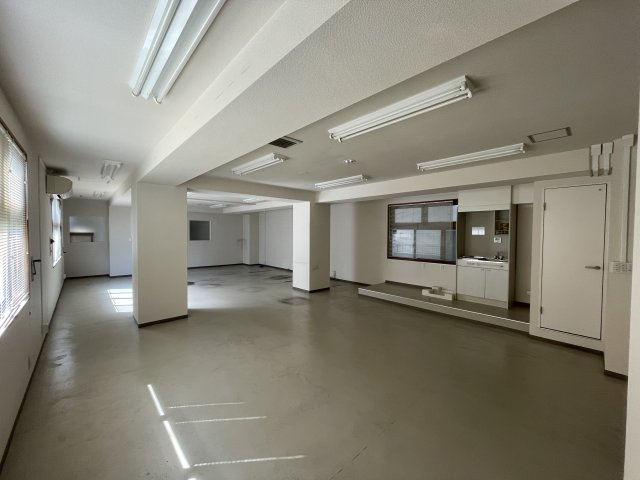 エムアイビル店舗事務所の内装