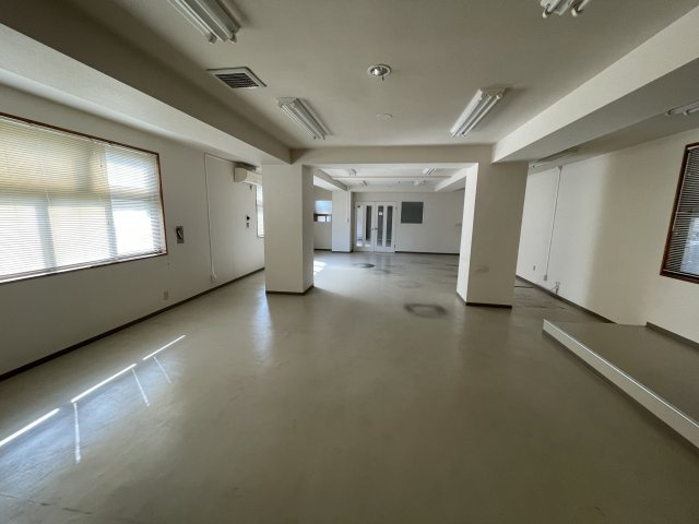 エムアイビル店舗事務所の内装