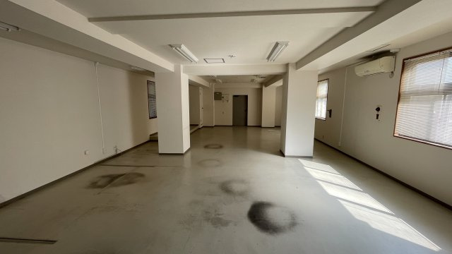 エムアイビル店舗事務所のロビー