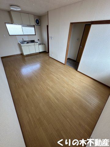 【居間・リビング】 | コーポオメガ | こちらの居間で趣味の時間をお楽しみください