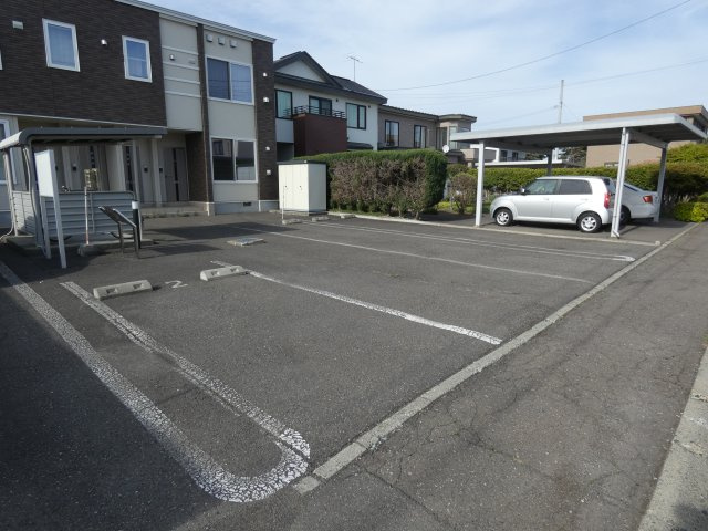ワイケー　グラースの駐車場