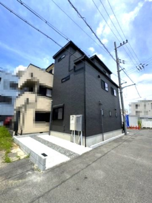 【前面道路含む現地写真】 | ライフフィールド美原区北余部Ⅲ | カースペースは2台分ございます。(車種による)