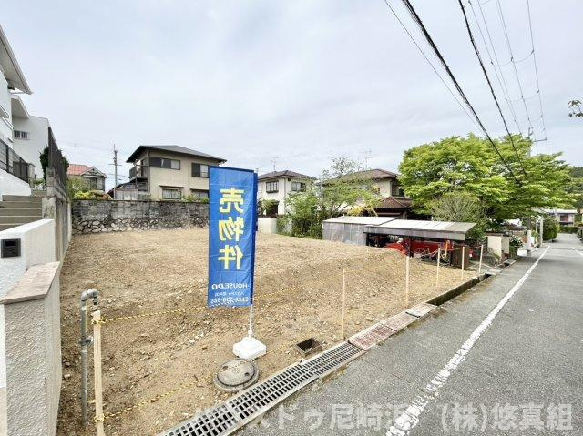 売土地　川西市大和東5丁目の前面道路含む現地写真