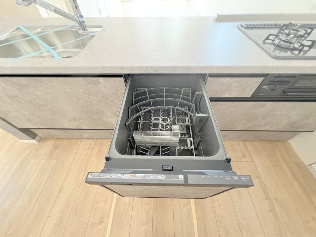昭島市緑町5丁目　新築戸建全2棟のその他|毎日の家事をサポートする、便利な食器洗い乾燥機付き。