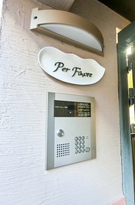 【エントランス】 | Per Favore | オートロック完備