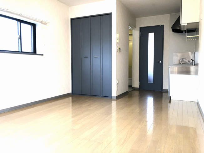 【内装】 | Per Favore | 2面採光
同間取りの別室写真を使用しております。