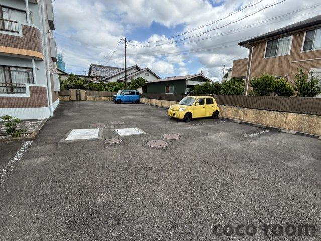 フェニックスマスダの駐車場