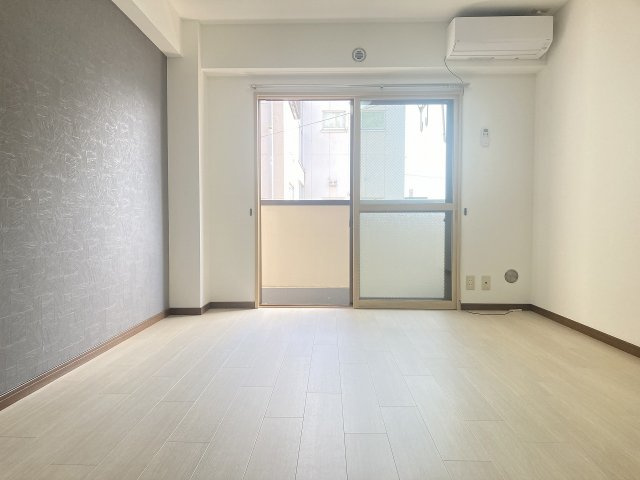 セレナードの洋室