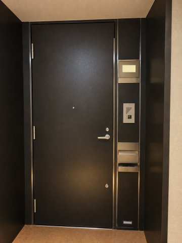 六本木ヒルズレジデンスD棟のその他|加工で明るくしてあります。実際とは異なります。
ダブルロックです。
