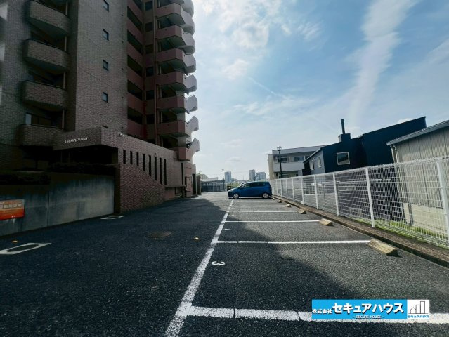 ラ・キャッスル和合の駐車場|事前予約にて現地ご見学いただけます！お気軽にお問い合わせください♪
■株式会社　セキュアハウス■
住宅ローンに強く、知識、経験豊富なスタッフ在籍
お客様に寄り添い、ご成約後もサポート致します。