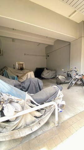 深江駅前ビルの駐車場|バイク置き場