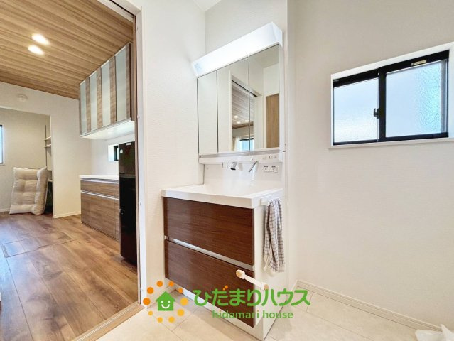 古河市上辺見　中古一戸建ての独立洗面台