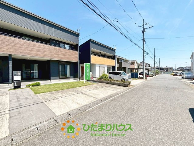 古河市上辺見　中古一戸建ての前面道路含む現地写真