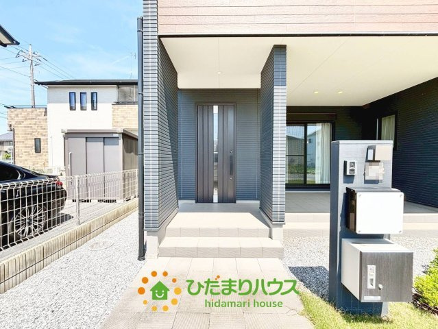 古河市上辺見　中古一戸建ての玄関