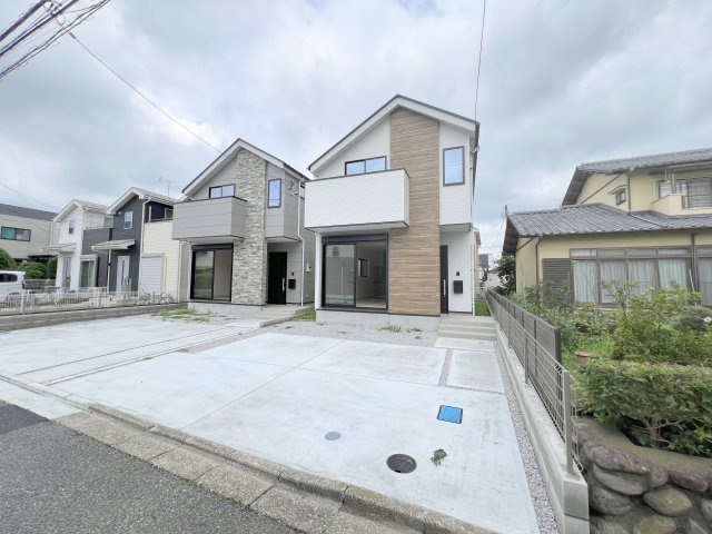 昭島市緑町5丁目　新築戸建全2棟のその他|並列2台駐車可能のゆとりあるカースペース。毎日の駐車はもちろん、来客時にも便利です♪