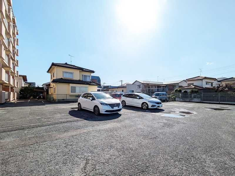スカイタウン春日の駐車場