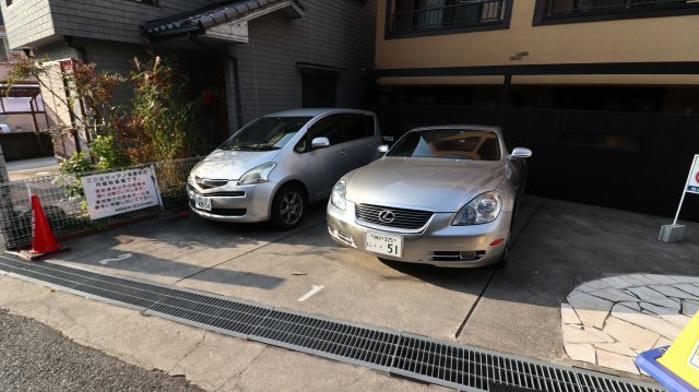 ヴィアノ塩屋町の駐車場
