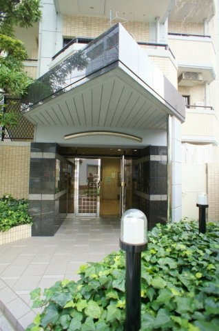 FLEX久留米駅前【キャッシュバック対象物件】のエントランス|ゆとりのあるエントランスです