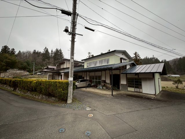一関市戸建て2棟バルク　の前面道路含む現地写真